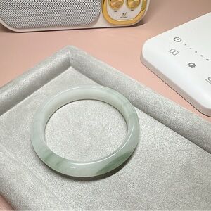 Elegant Jade Bangle Bracelet